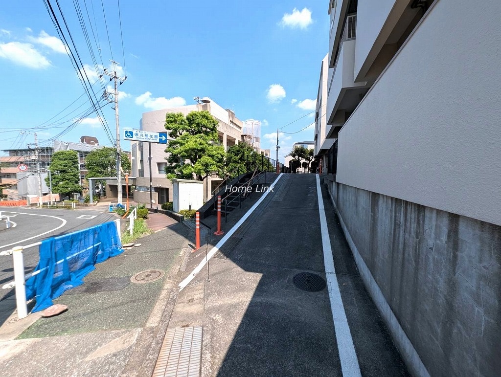 ワコー徳丸マンション　駐車場出入口